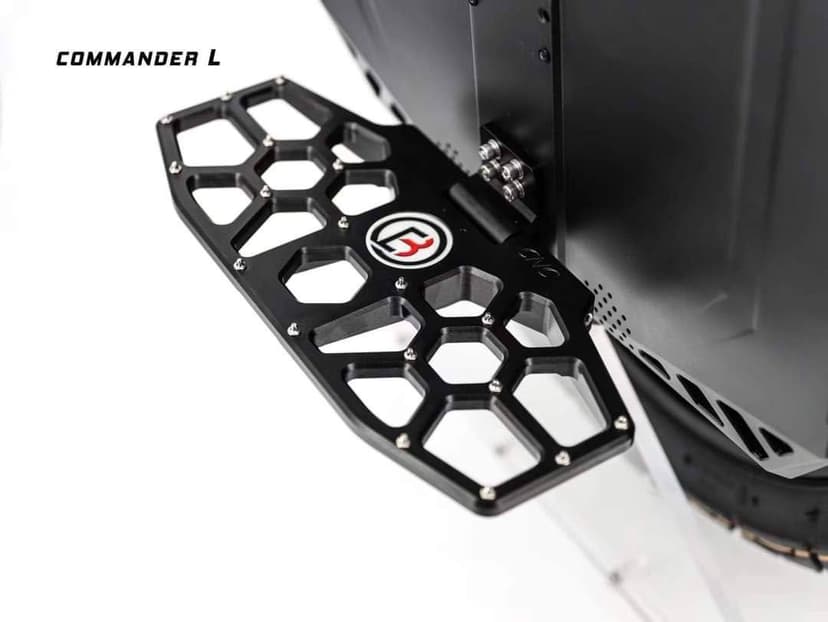 Commander Max - Image 3